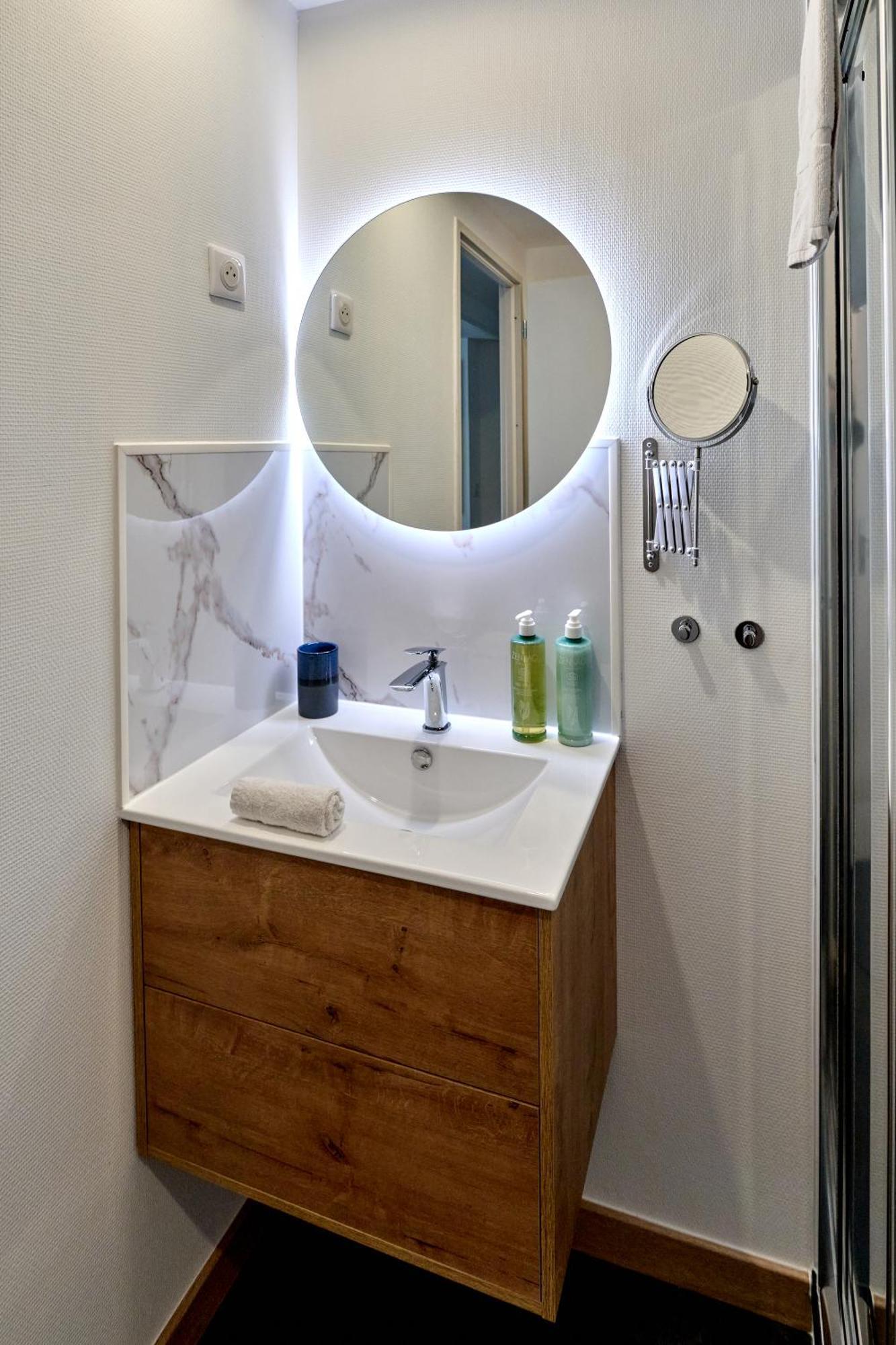 Le Madeleine Chez Les M By Primo C0Nciergerie Apartment Невер Екстериор снимка